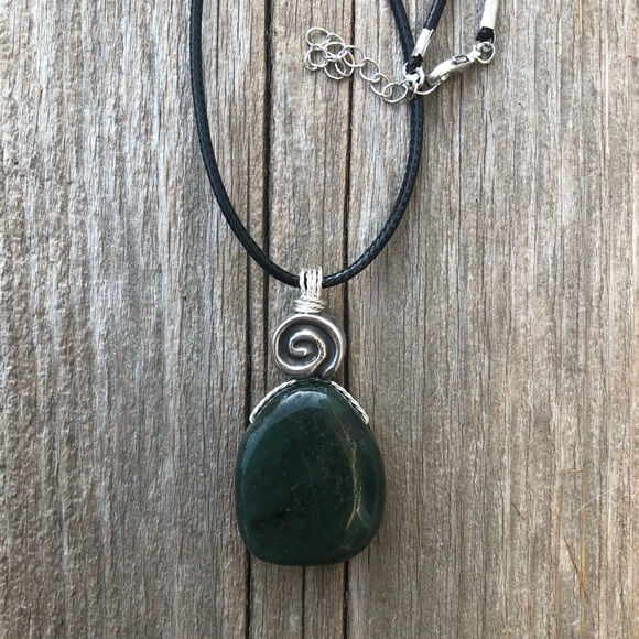 Nephrite Jade - Picture 3 of 12